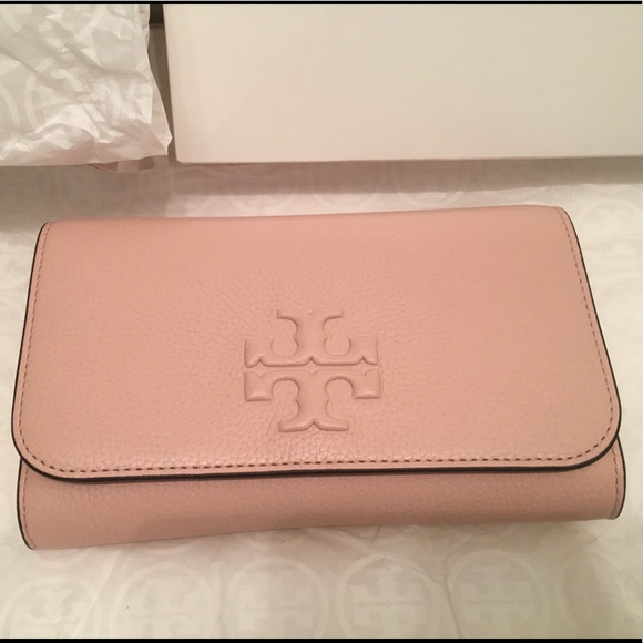 Tory Burch Handbags - Tory Burch Thea Flat Wallet Crossbody